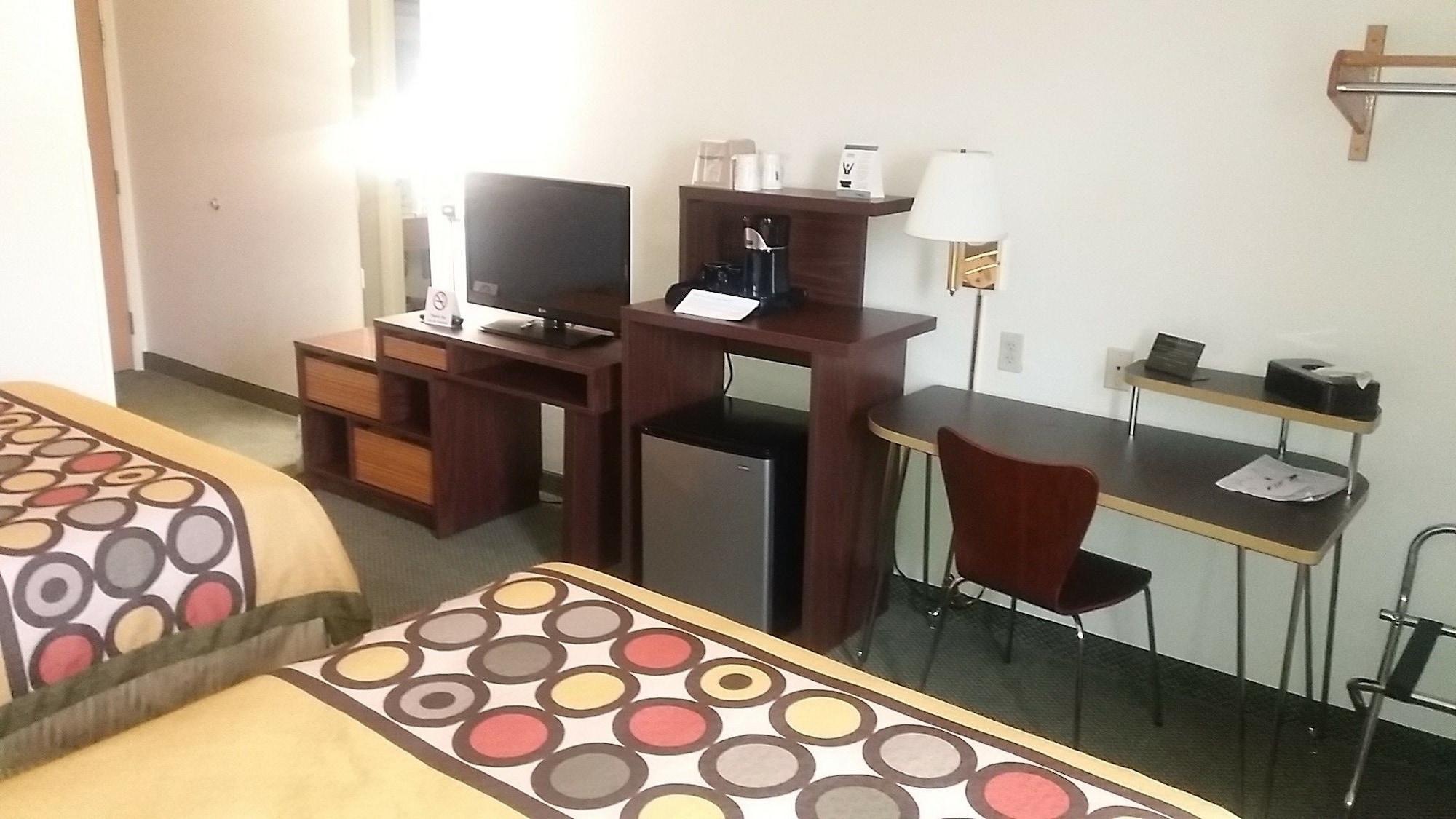 Hotel Super 8 By Wyndham West Middlesex/sharon Area West Middlesex