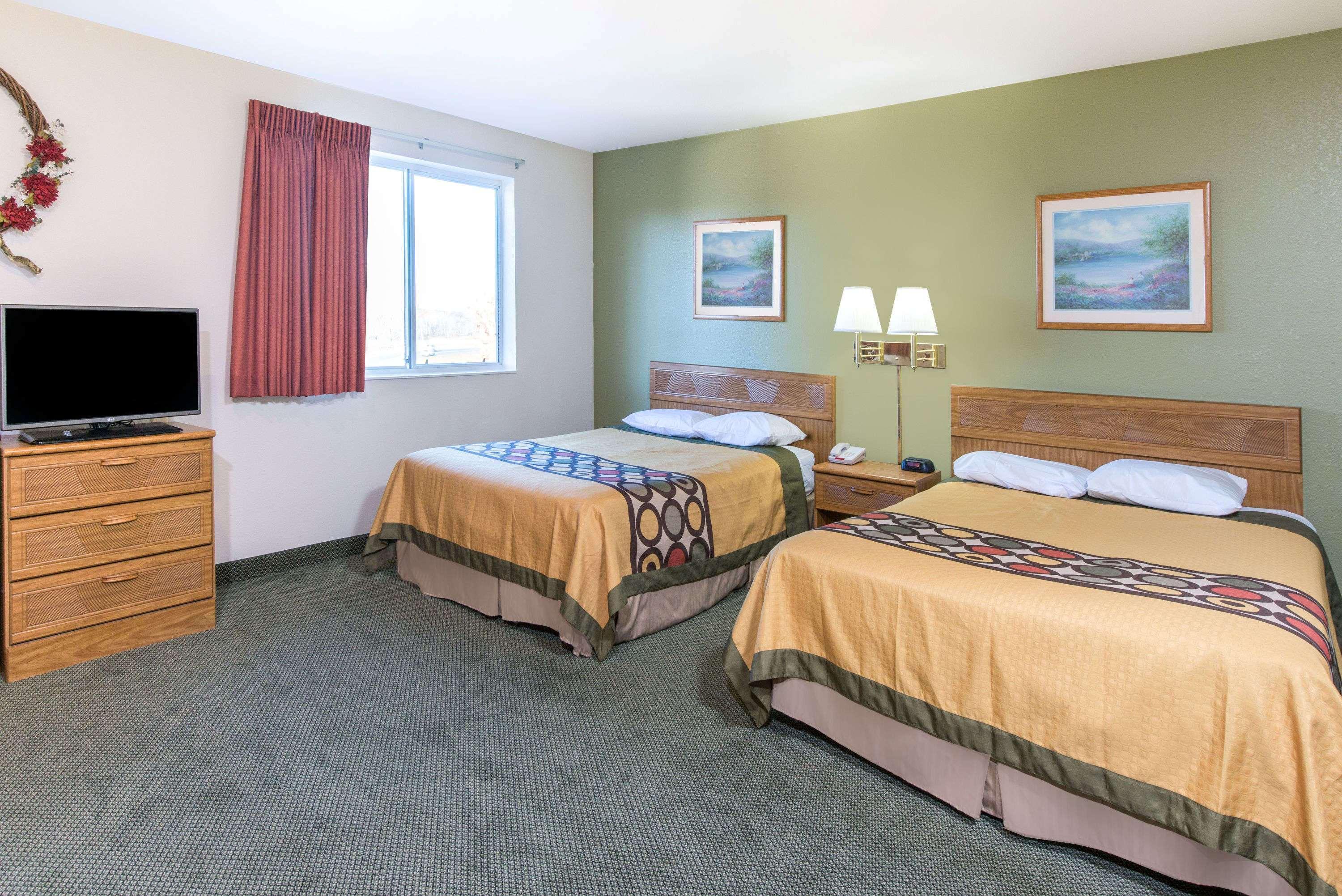 Hotel Super 8 By Wyndham West Middlesex/sharon Area 2*