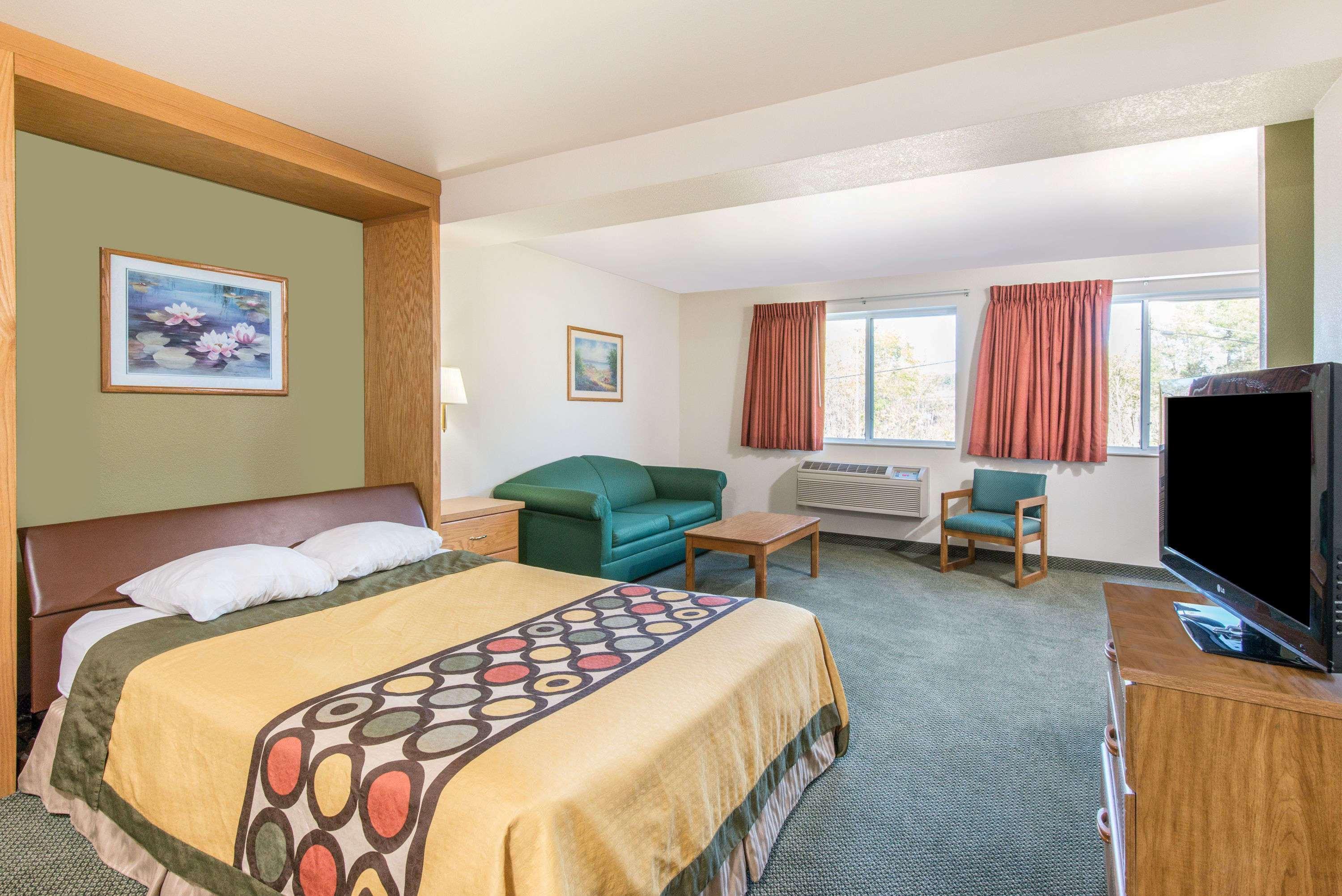 Hotel Super 8 By Wyndham West Middlesex/sharon Area 2*