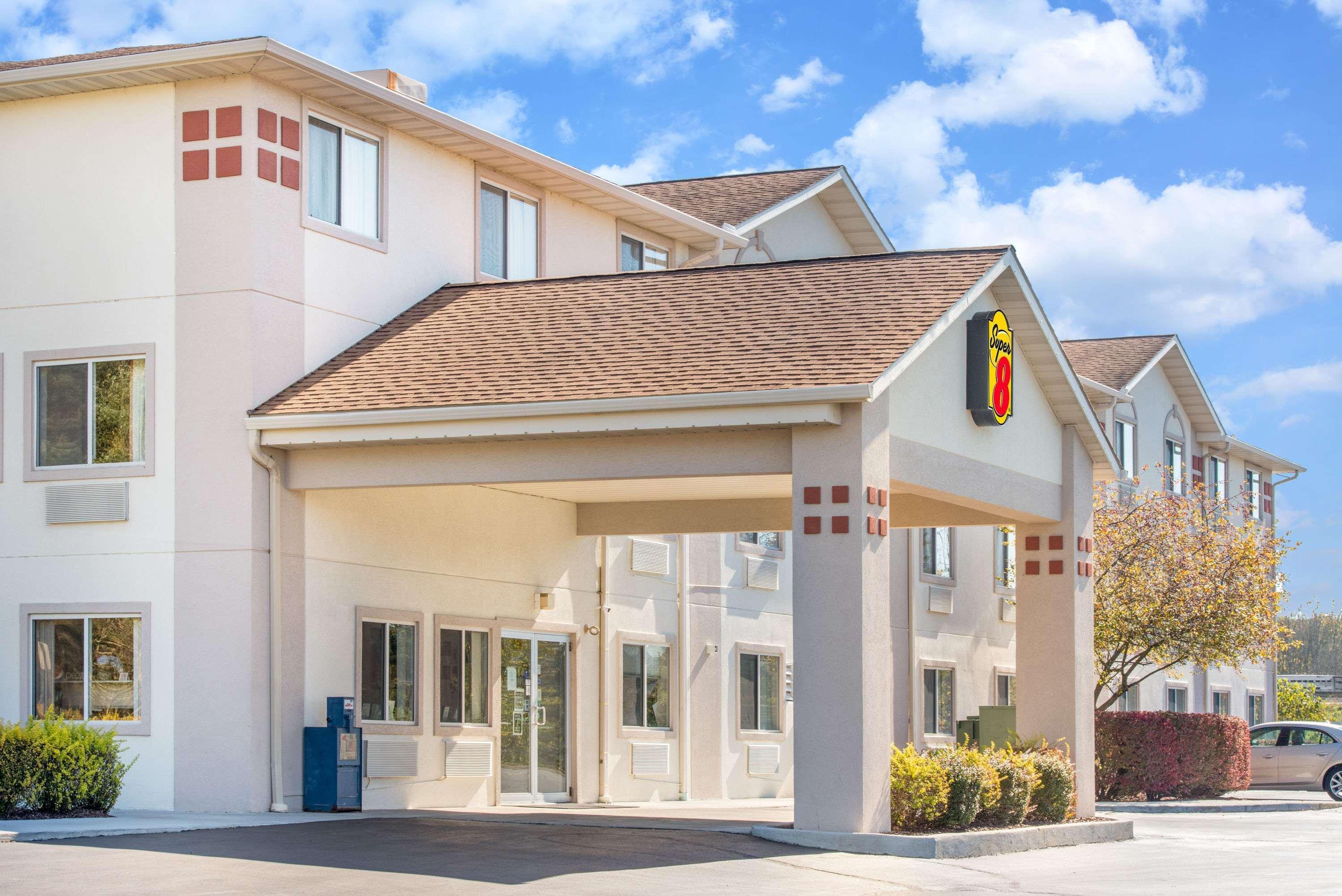 Hotel Super 8 By Wyndham West Middlesex/sharon Area