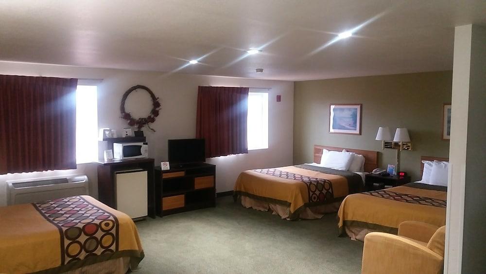 Super 8 By Wyndham West Middlesex/sharon Area Hotel
