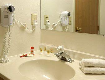 Super 8 By Wyndham West Middlesex/sharon Area Hotel 2*