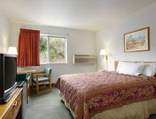 Super 8 By Wyndham West Middlesex/sharon Area 2*