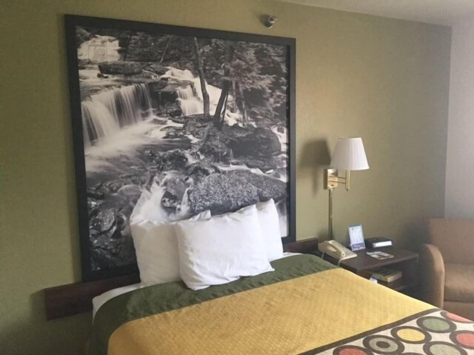 Super 8 By Wyndham West Middlesex/sharon Area West Middlesex