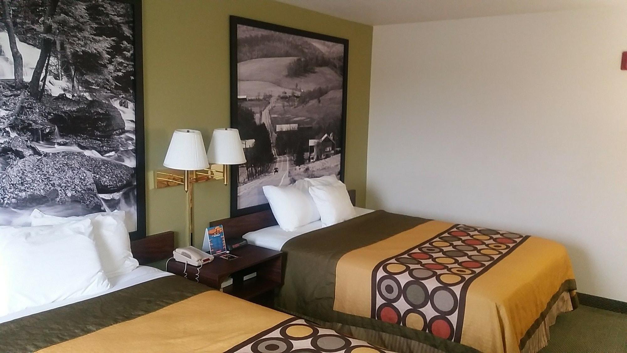 Hotel Super 8 By Wyndham West Middlesex/sharon Area West Middlesex