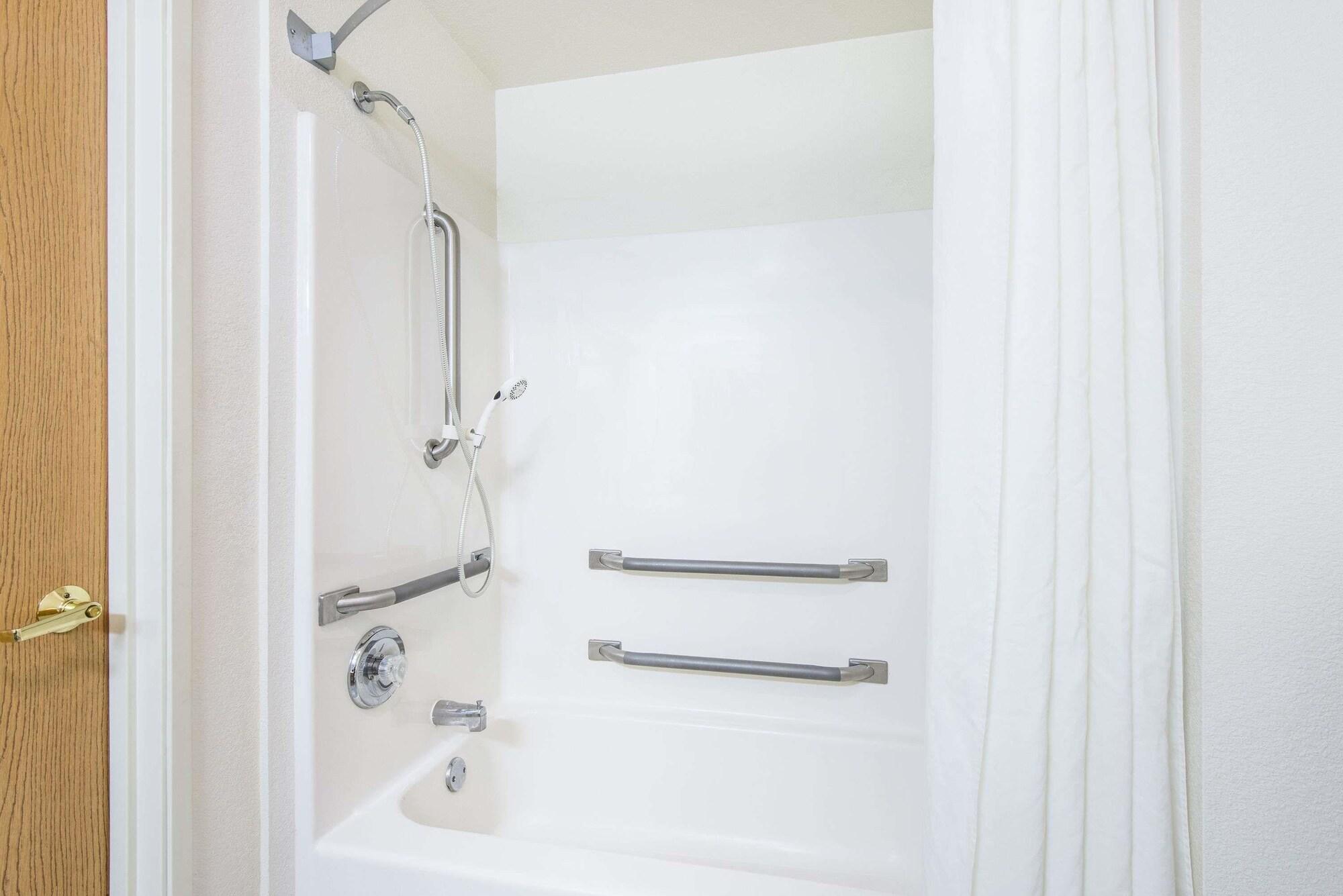 Hotel Super 8 By Wyndham West Middlesex/sharon Area West Middlesex