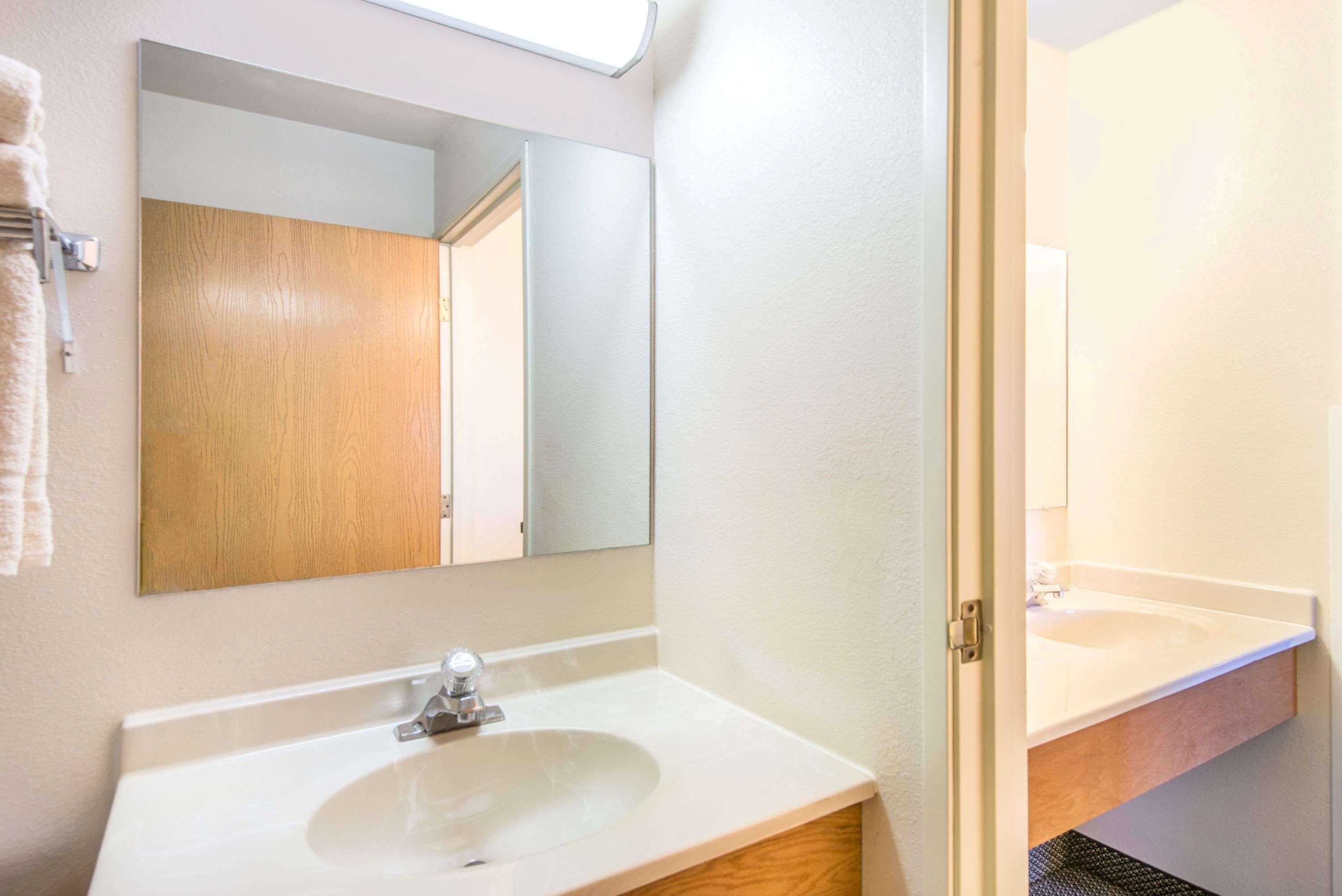Super 8 By Wyndham West Middlesex/sharon Area Hotel 2*