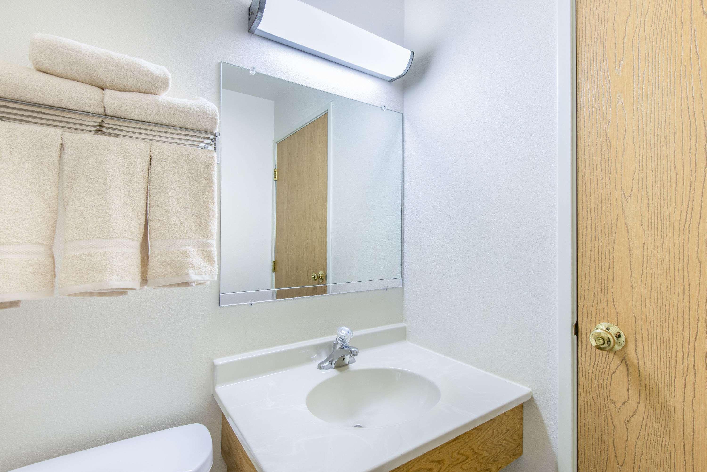 Super 8 By Wyndham West Middlesex/sharon Area Hotel 2*