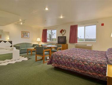 Super 8 By Wyndham West Middlesex/sharon Area Hotel