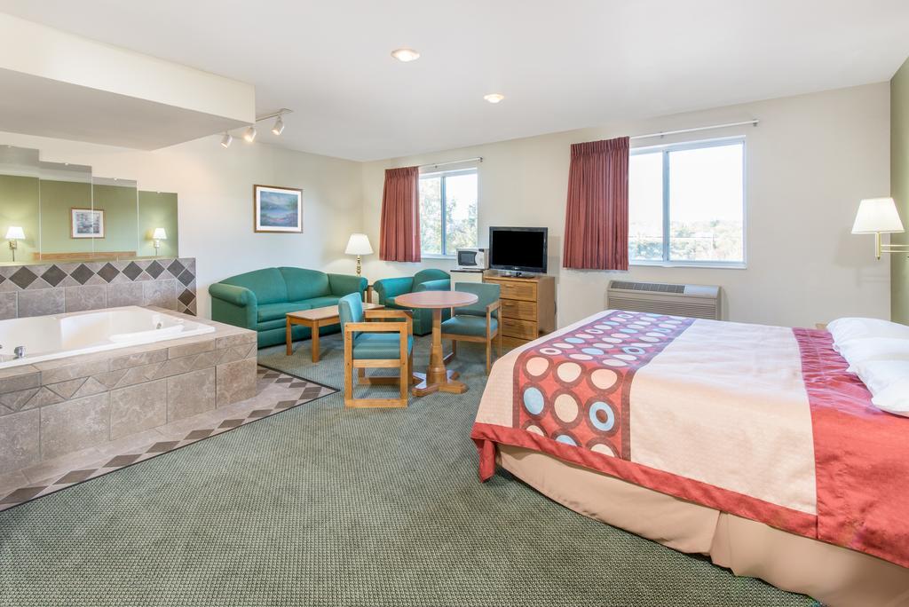 Super 8 By Wyndham West Middlesex/sharon Area Hotel 2*