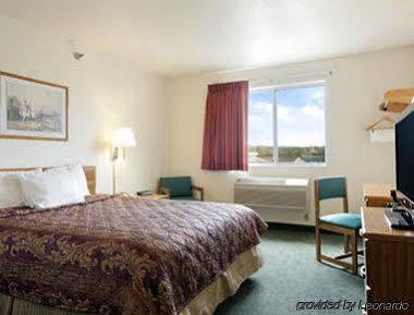 Hotel Super 8 By Wyndham West Middlesex/sharon Area 2*