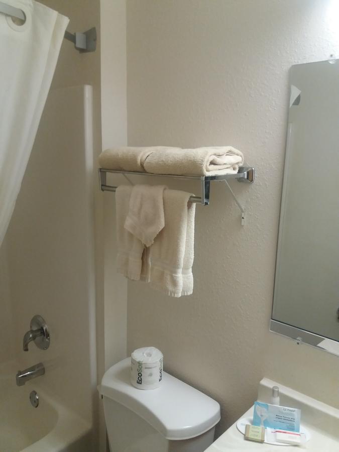 Super 8 By Wyndham West Middlesex/sharon Area Hotel West Middlesex