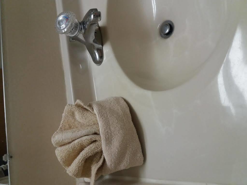 Hotel Super 8 By Wyndham West Middlesex/sharon Area 2*